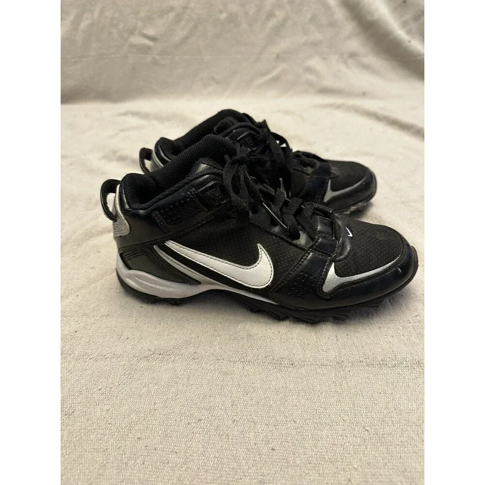 Nike Land Shark Legacy Youth Cleats Size 4.5Y Black. 396263-012